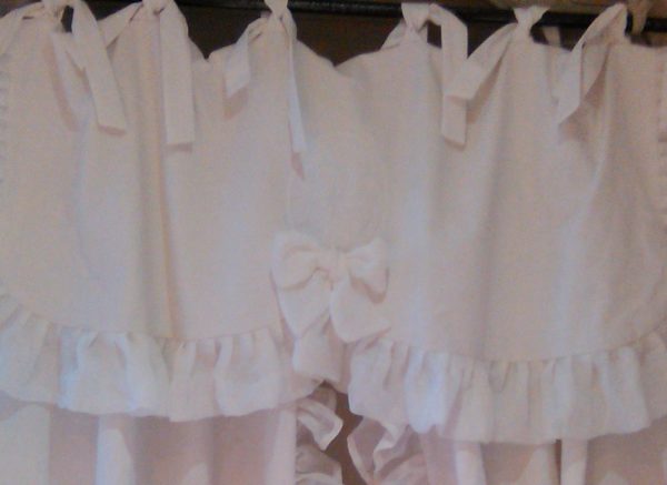 Commande sur mesure -Cantonnière "froufrou"