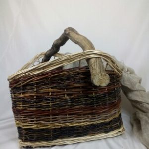 Panier osier sauvage avec anse bois flotté